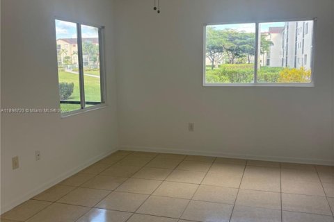 Copropriété à vendre à Pembroke Pines, Floride: 2 chambres, 85.47 m2 № 1950625 - photo 9