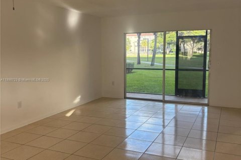 Copropriété à vendre à Pembroke Pines, Floride: 2 chambres, 85.47 m2 № 1950625 - photo 30