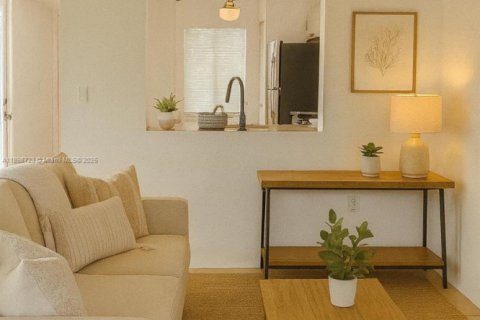 Copropriété à vendre à Pembroke Pines, Floride: 2 chambres, 85.47 m2 № 1950625 - photo 7