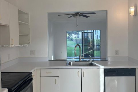 Copropriété à vendre à Pembroke Pines, Floride: 2 chambres, 85.47 m2 № 1950625 - photo 27