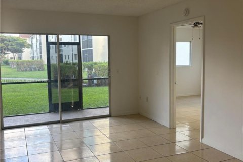 Copropriété à vendre à Pembroke Pines, Floride: 2 chambres, 85.47 m2 № 1950625 - photo 24