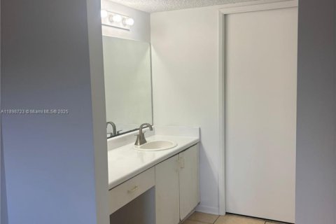 Copropriété à vendre à Pembroke Pines, Floride: 2 chambres, 85.47 m2 № 1950625 - photo 6