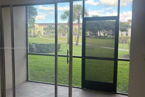 Copropriété à vendre à Pembroke Pines, Floride: 2 chambres, 85.47 m2 № 1950625 - photo 4