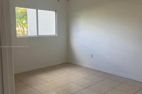Copropriété à vendre à Pembroke Pines, Floride: 2 chambres, 85.47 m2 № 1950625 - photo 2