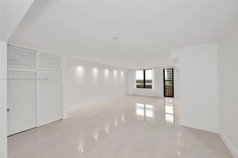 Condo in Bal Harbour, Florida, 1 bedroom  № 1862484 - photo 3