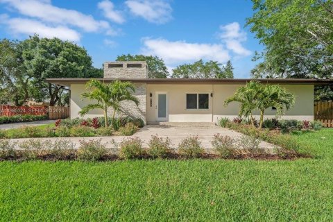 Casa en venta en Plantation, Florida, 4 dormitorios, 254.74 m2 № 2048786 - foto 2