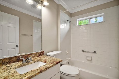 House in The Villages, Florida 3 bedrooms, 142.33 sq.m. № 1769368 - photo 16