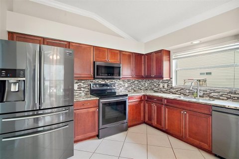 House in The Villages, Florida 3 bedrooms, 142.33 sq.m. № 1769368 - photo 9