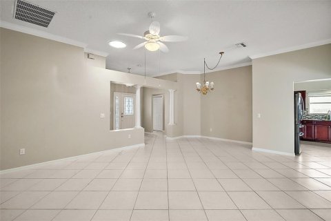 House in The Villages, Florida 3 bedrooms, 142.33 sq.m. № 1769368 - photo 5