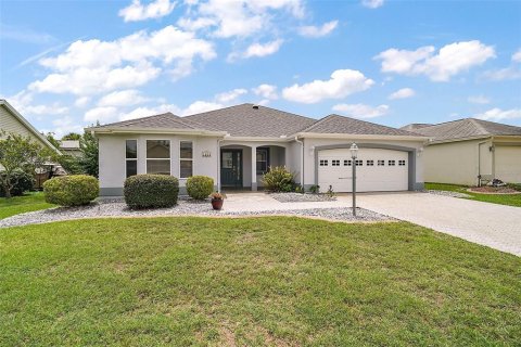 House in The Villages, Florida 3 bedrooms, 142.33 sq.m. № 1769368 - photo 1