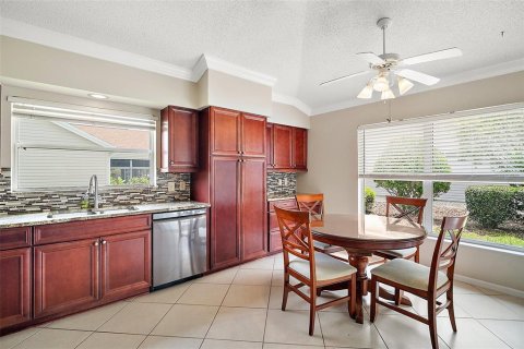 House in The Villages, Florida 3 bedrooms, 142.33 sq.m. № 1769368 - photo 8