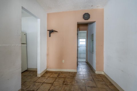 Propiedad comercial en venta en Miami, Florida, 180.69 m2 № 2069256 - foto 12