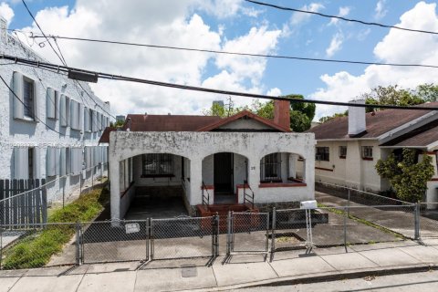 Propiedad comercial en Miami, Florida 180.69 m2 № 2069256
