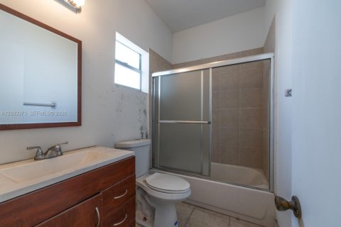 Propiedad comercial en venta en Miami, Florida, 180.69 m2 № 2069256 - foto 11