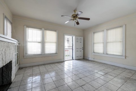 Propiedad comercial en venta en Miami, Florida, 180.69 m2 № 2069256 - foto 5