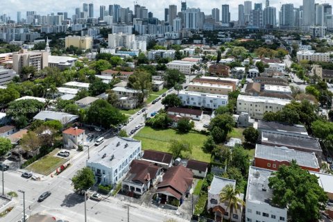 Propiedad comercial en venta en Miami, Florida, 180.69 m2 № 2069256 - foto 25