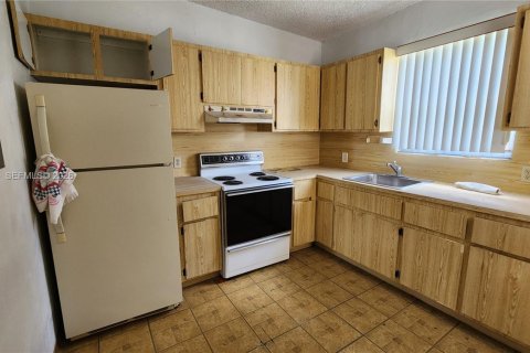 Propiedad comercial en venta en Miami, Florida, 180.69 m2 № 2069256 - foto 27
