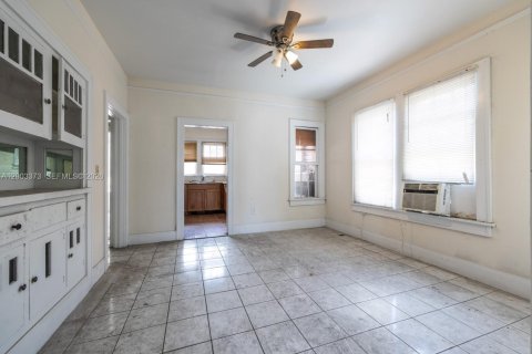 Propiedad comercial en venta en Miami, Florida, 180.69 m2 № 2069256 - foto 6