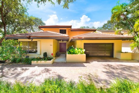 Casa en venta en Coral Gables, Florida, 4 dormitorios, 290.04 m2 № 1865747 - foto 3