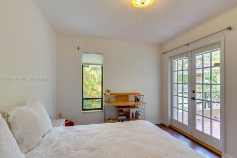 Casa en venta en Coral Gables, Florida, 4 dormitorios, 290.04 m2 № 1865747 - foto 25