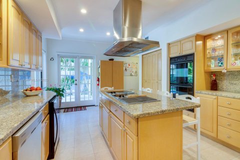Casa en venta en Coral Gables, Florida, 4 dormitorios, 290.04 m2 № 1865747 - foto 12