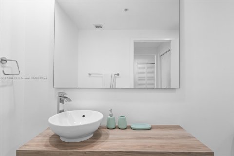 Condominio en venta en Sunny Isles Beach, Florida, 3 dormitorios, 157.93 m2 № 1962451 - foto 28