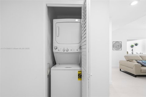 Condominio en venta en Sunny Isles Beach, Florida, 3 dormitorios, 157.93 m2 № 1962451 - foto 30