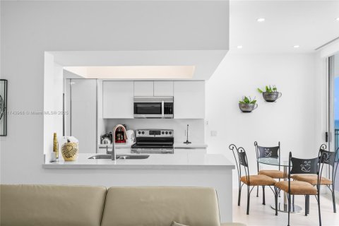 Condominio en venta en Sunny Isles Beach, Florida, 3 dormitorios, 157.93 m2 № 1962451 - foto 11
