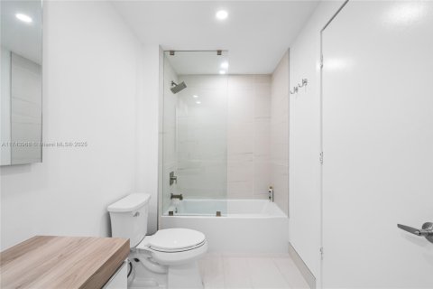 Condominio en venta en Sunny Isles Beach, Florida, 3 dormitorios, 157.93 m2 № 1962451 - foto 29