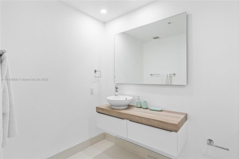 Condominio en venta en Sunny Isles Beach, Florida, 3 dormitorios, 157.93 m2 № 1962451 - foto 27