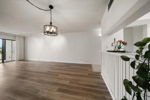 Condo in Saint Petersburg, Florida, 2 bedrooms  № 1914968 - photo 21