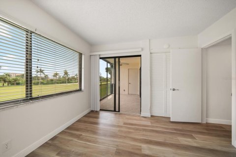 Condo in Saint Petersburg, Florida, 2 bedrooms  № 1914968 - photo 27