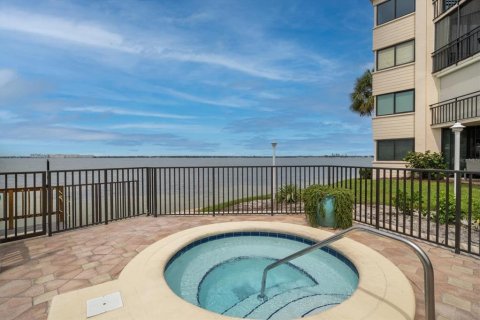 Condo in Saint Petersburg, Florida, 2 bedrooms  № 1914968 - photo 16