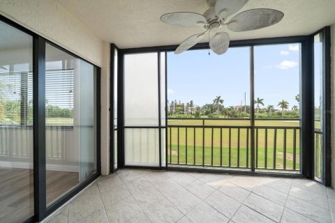 Condo in Saint Petersburg, Florida, 2 bedrooms  № 1914968 - photo 13