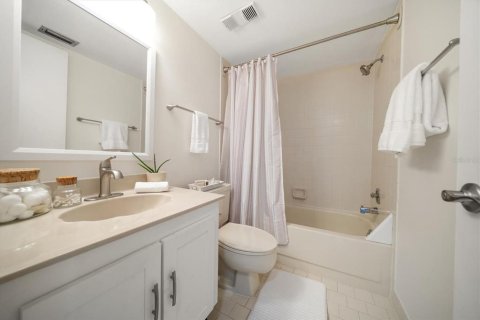 Condo in Saint Petersburg, Florida, 2 bedrooms  № 1914968 - photo 28