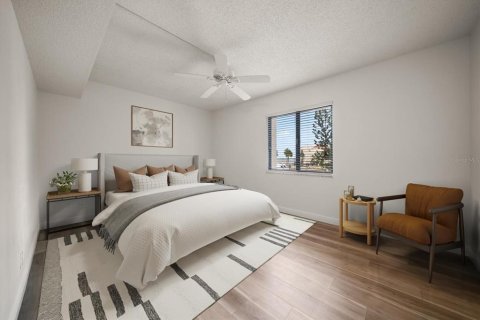 Condo in Saint Petersburg, Florida, 2 bedrooms  № 1914968 - photo 11