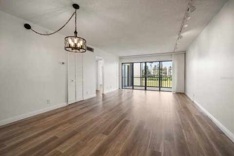 Condo in Saint Petersburg, Florida, 2 bedrooms  № 1914968 - photo 20