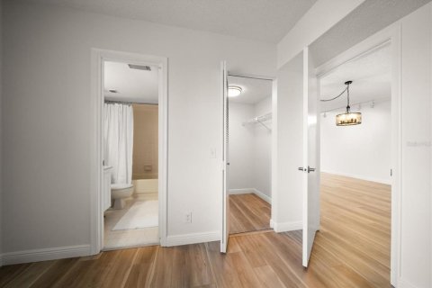 Condo in Saint Petersburg, Florida, 2 bedrooms  № 1914968 - photo 23