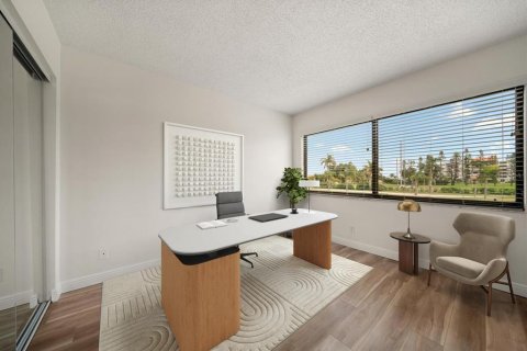 Condo in Saint Petersburg, Florida, 2 bedrooms  № 1914968 - photo 12