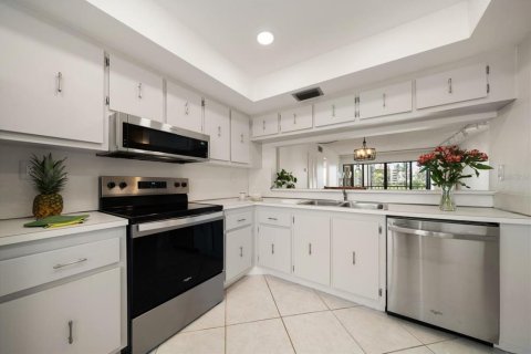 Condo in Saint Petersburg, Florida, 2 bedrooms  № 1914968 - photo 8