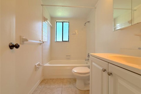 Condo in Orlando, Florida, 2 bedrooms  № 1847350 - photo 16