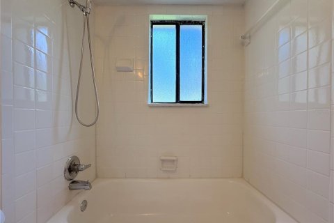 Condo in Orlando, Florida, 2 bedrooms  № 1847350 - photo 19