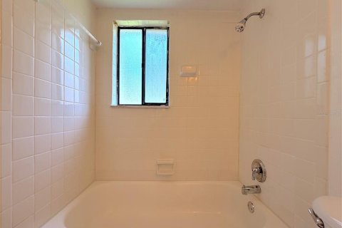 Condo in Orlando, Florida, 2 bedrooms  № 1847350 - photo 17