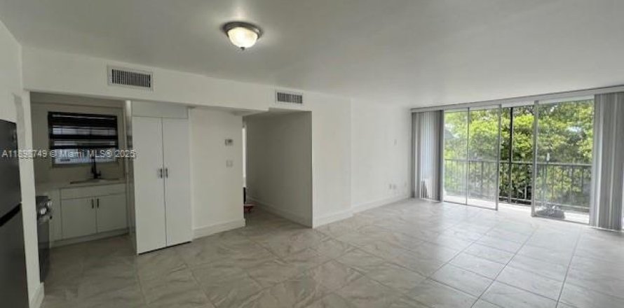 Condominio en Miami, Florida, 2 dormitorios  № 2013092