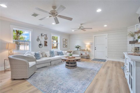 House in Winter Park, Florida 5 bedrooms, 246.75 sq.m. № 2209177 - photo 13