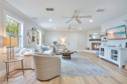 House in Winter Park, Florida 5 bedrooms, 246.75 sq.m. № 2209177 - photo 11