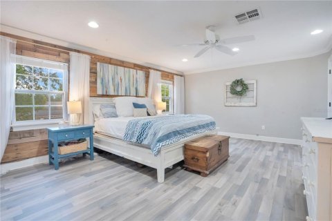 House in Winter Park, Florida 5 bedrooms, 246.75 sq.m. № 2209177 - photo 28