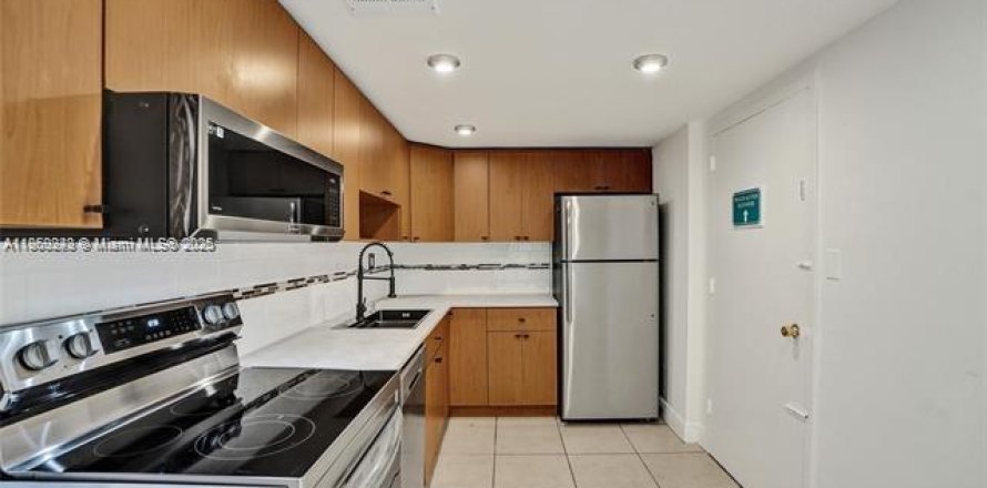 Condo à North Miami, Floride, 2 chambres № 1890356