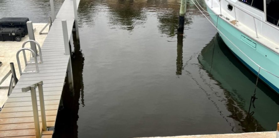 Condominio en Stuart, Florida, 2 dormitorios  № 1221275