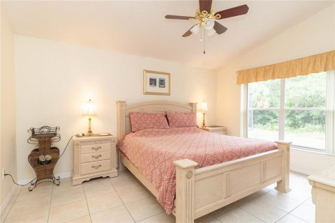 House in Kissimmee, Florida 4 bedrooms, 169.27 sq.m. № 2112228 - photo 15